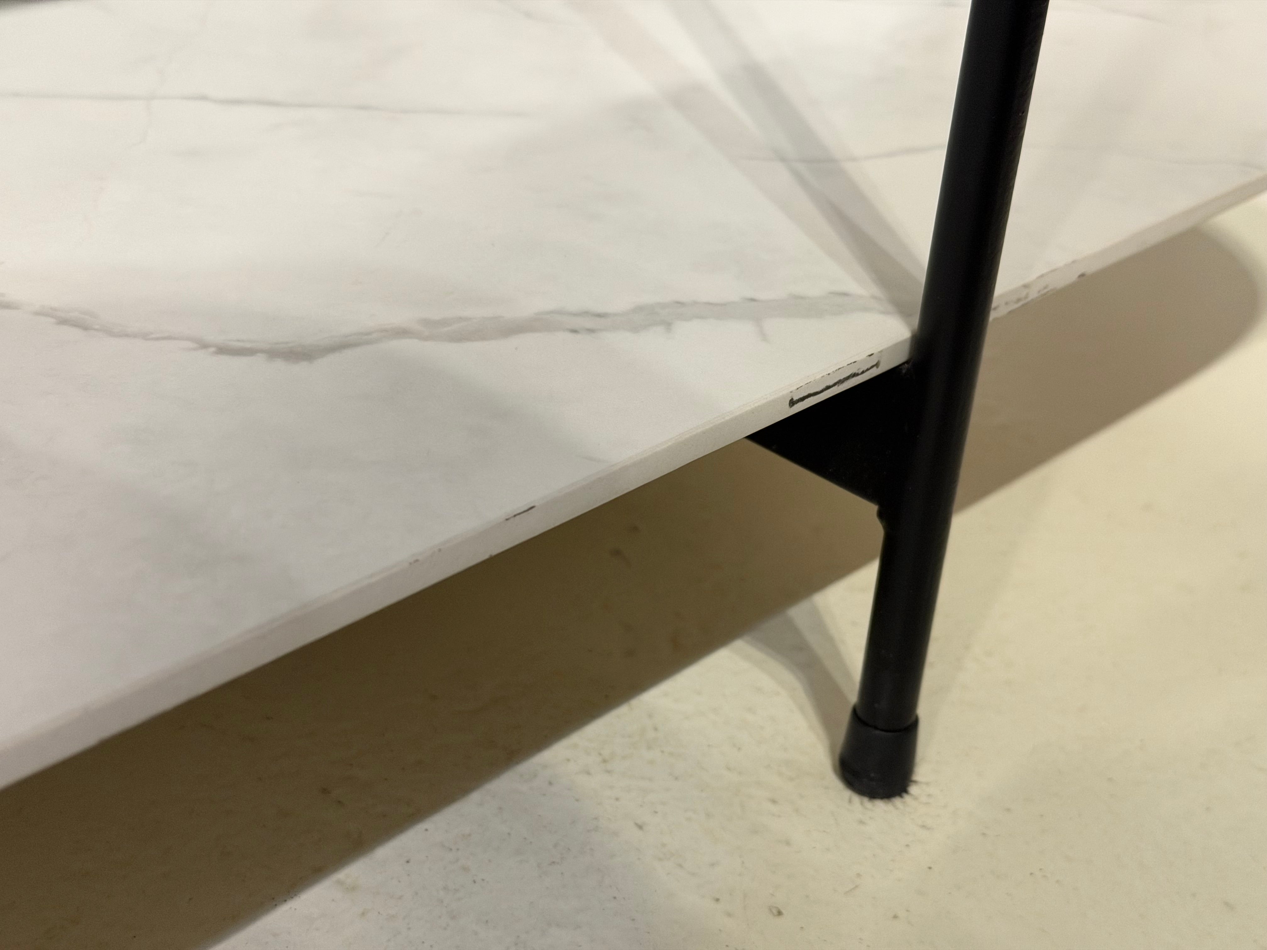 Giovanni Shelf, Sintered Stone