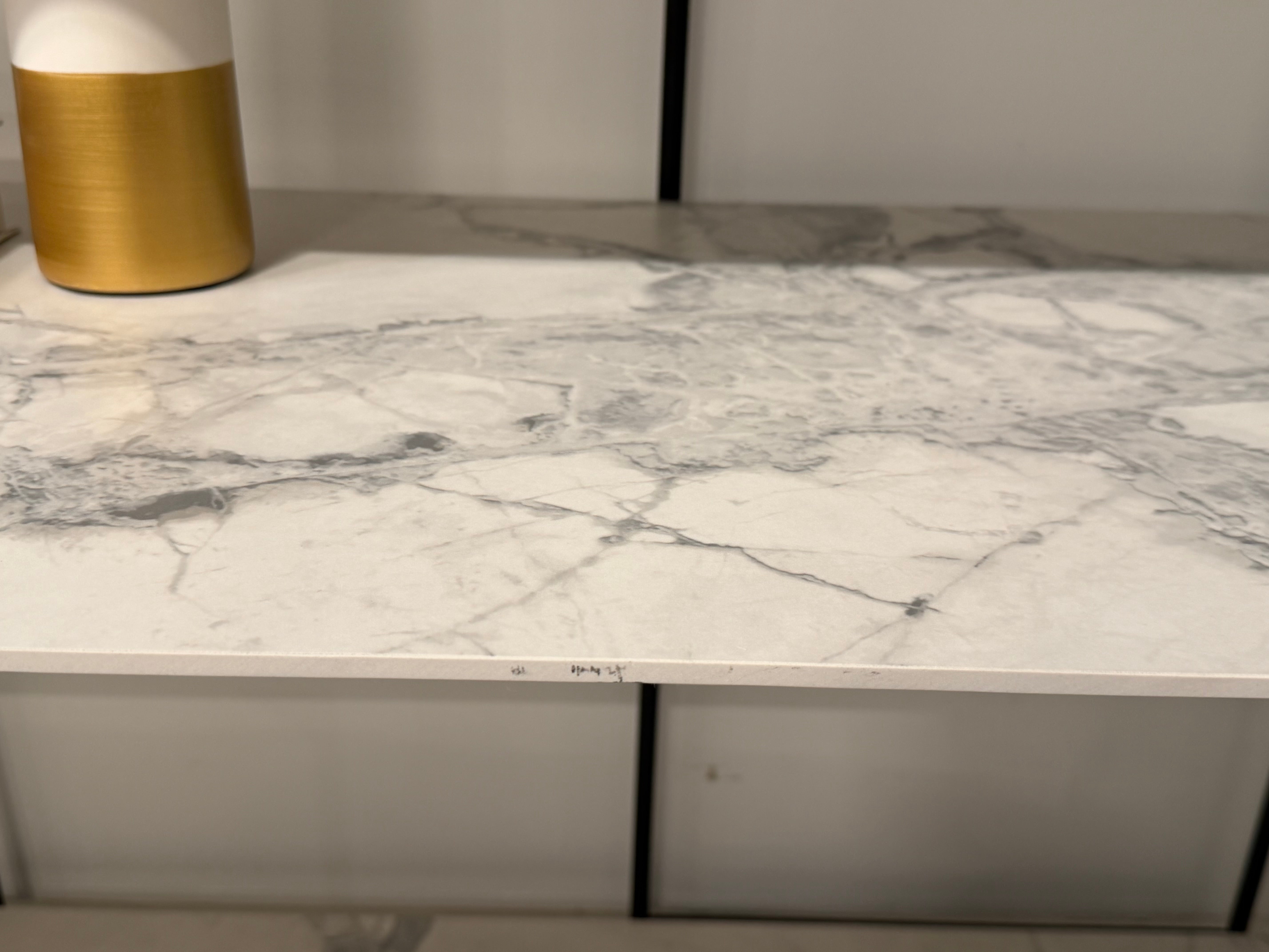 Giovanni Shelf, Sintered Stone