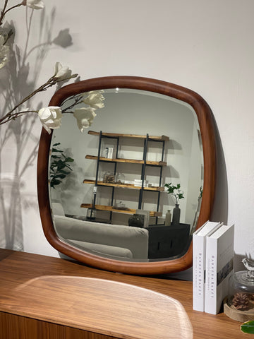 Quadrus Mirror