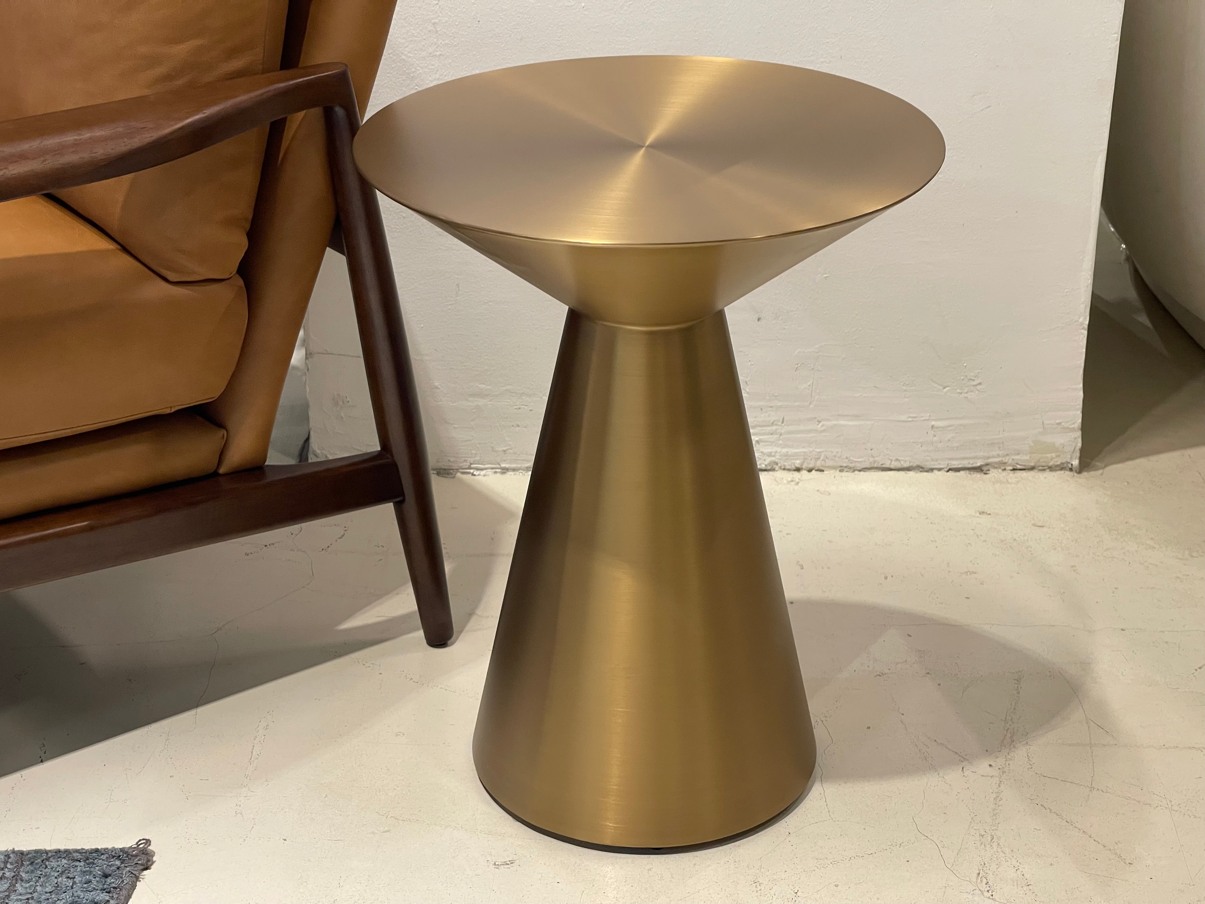 Xander Side Table (Matte)