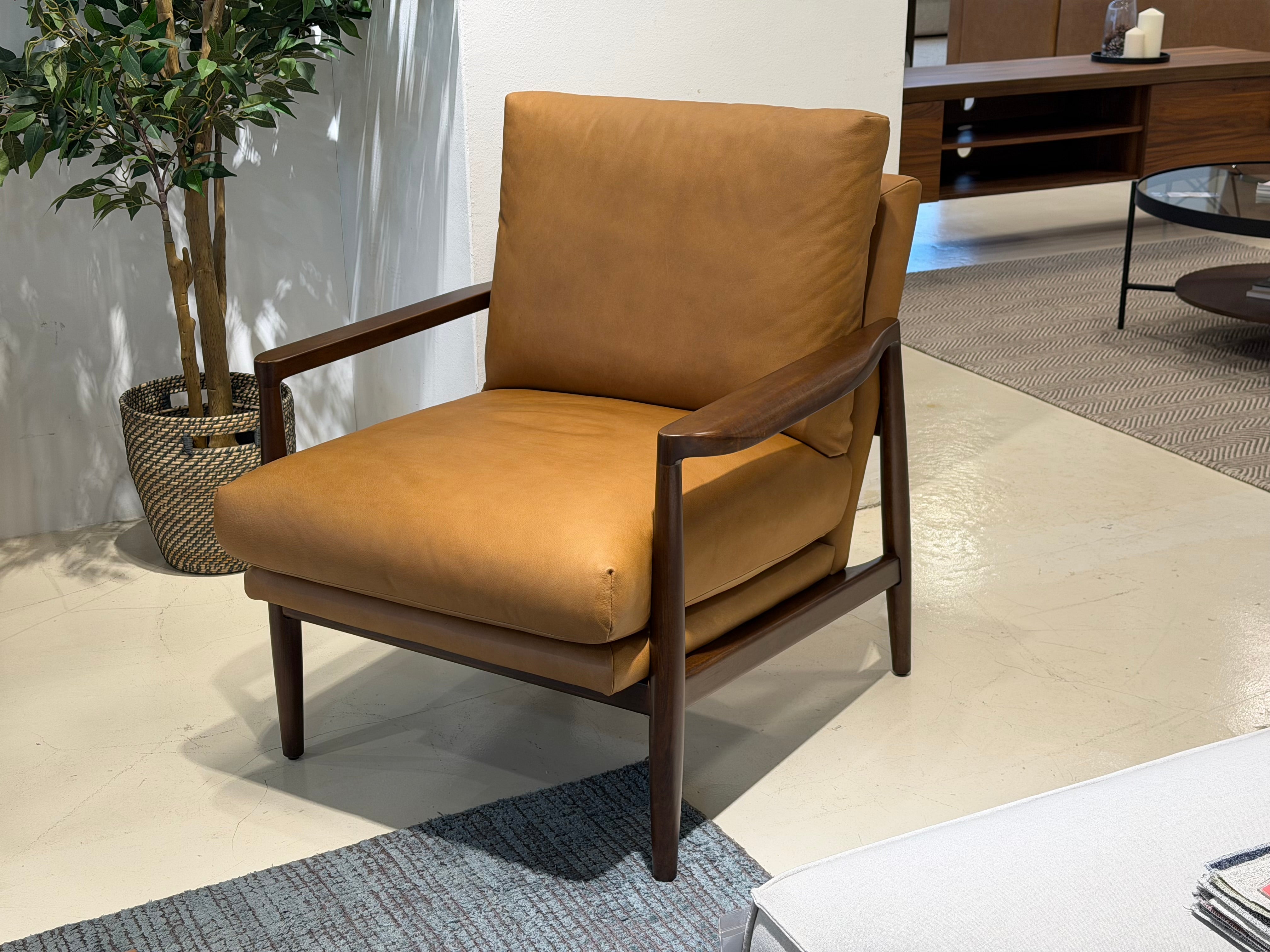 Quinn Leather Lounge Chair, Vintage Tan (Premium)